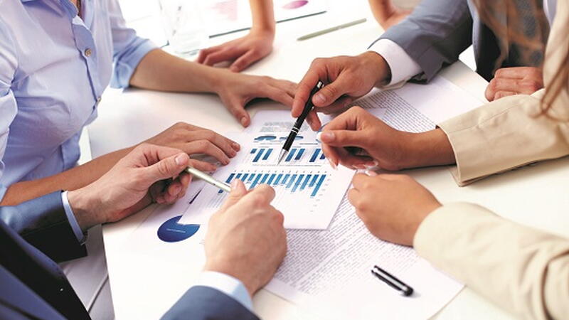 Gruppe_Diagramme_dreamstime_xxl_28376159_web01_01