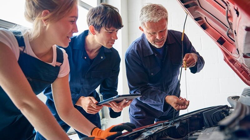 Ausbildung in Kfz-Werkstatt Ausbildung in Kfz-Werkstatt